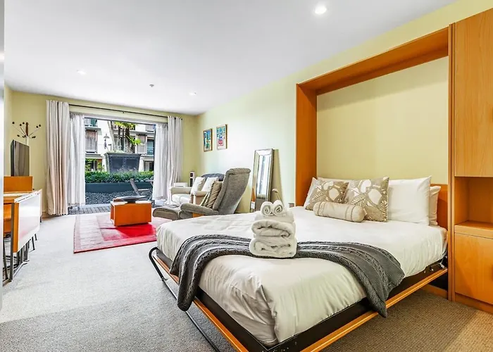 Spacious Viaduct Studio + Free Parking